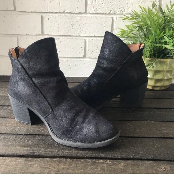 Qupid Tobin-13 Black Distressed Ankle Boots Faux Leather Booties - Picture 1 of 11